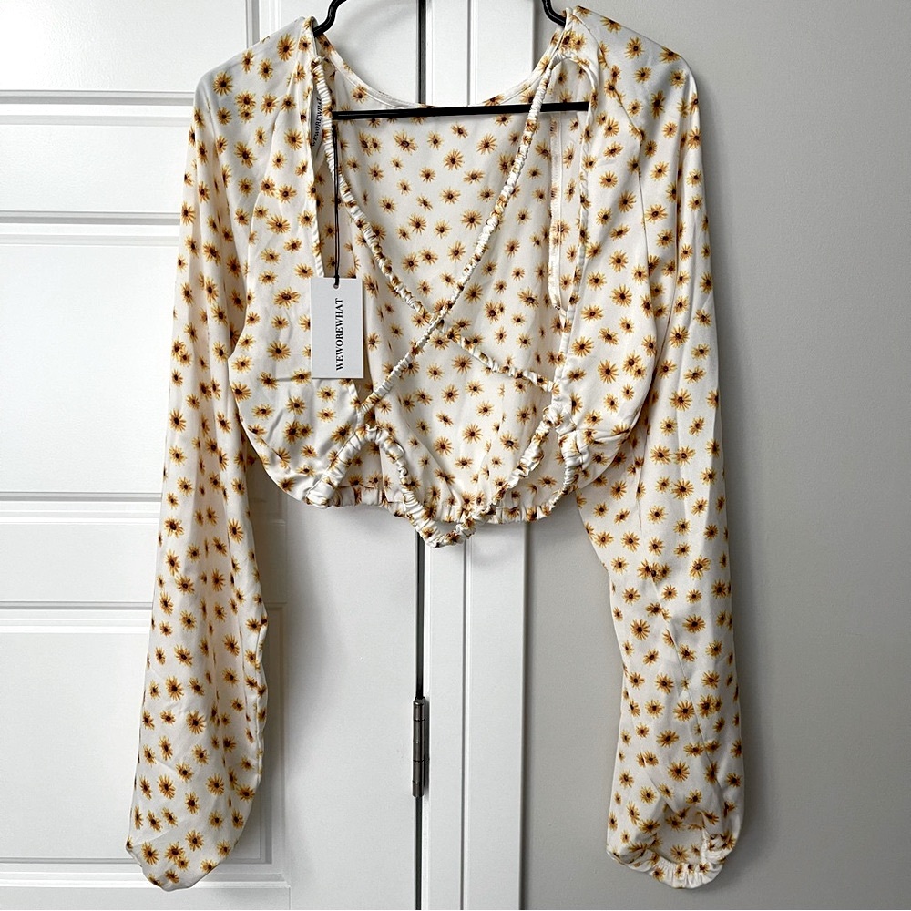 'WeWoreWhat' Floral Wrap Top - White and Gold